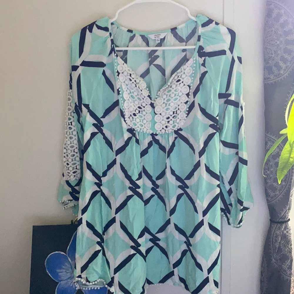 Crown & Ivy top/blouse